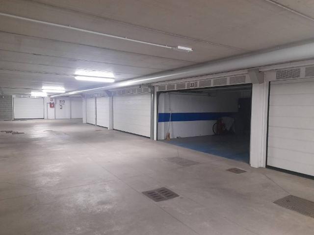 Box in vendita a Gessate, Lombardia