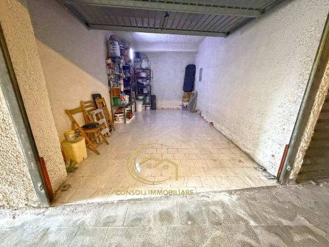 Box in vendita a Giarre, Sicilia
