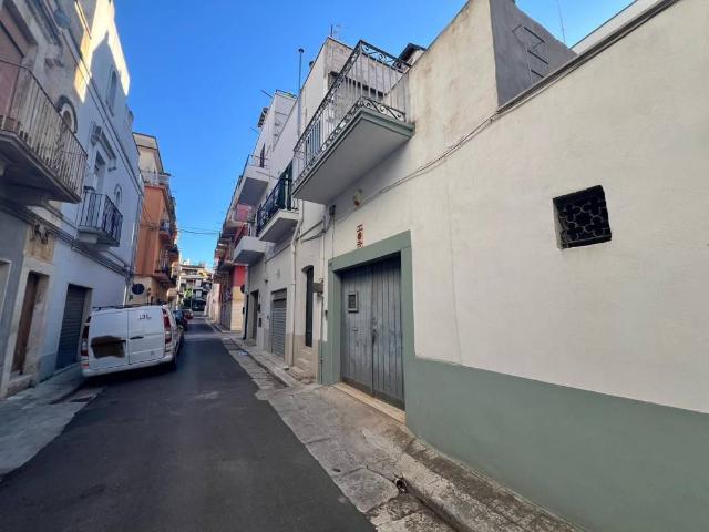 Box in vendita a Puglia, Bari