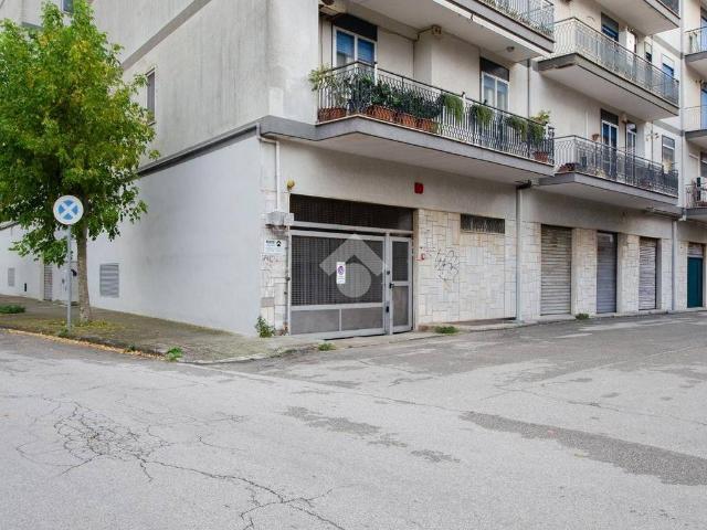 Box in vendita a Puglia, Bari