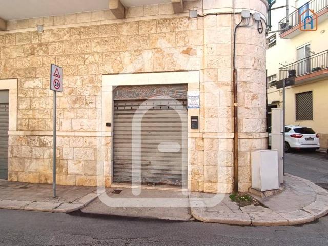 Box in vendita a Giovinazzo, Bari