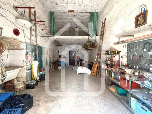 Box in vendita a Puglia, Bari