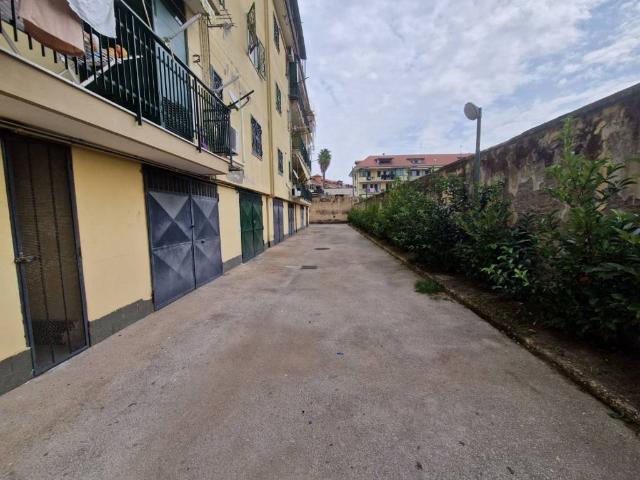 Box in vendita a Giugliano In Campania, Campania