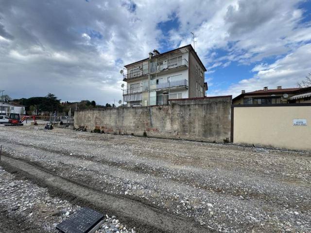 Box in vendita a Borgo Castello, Gorizia