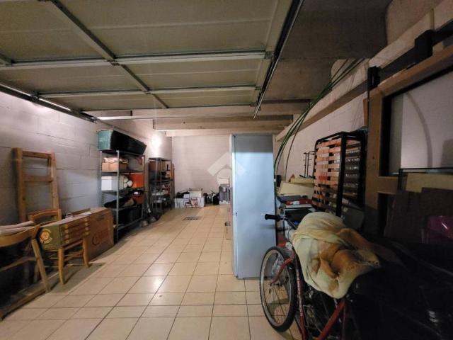 Box in vendita a Grassobbio, Bergamo