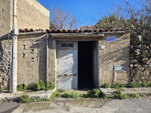 Box in vendita a Gratteri, Sicilia