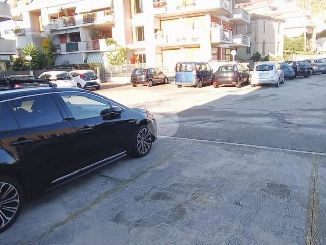 Box in vendita a Marche, Ascoli Piceno