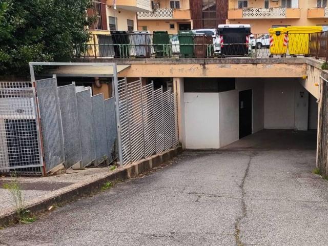 Box in vendita a Guidonia Montecelio, Roma Capitale
