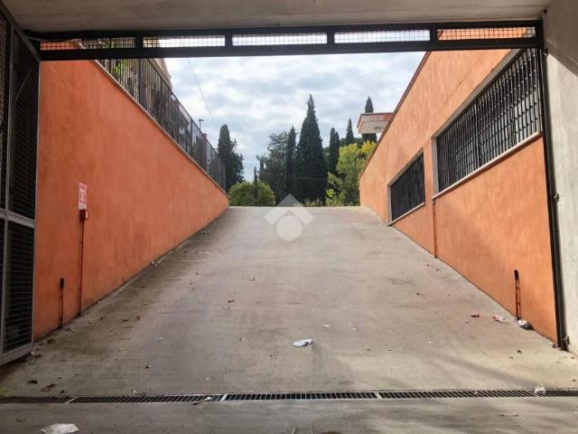 Box in vendita a Guidonia Montecelio, Roma Capitale