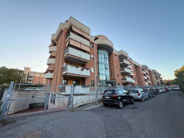 Box in vendita a La Pietrara, Guidonia