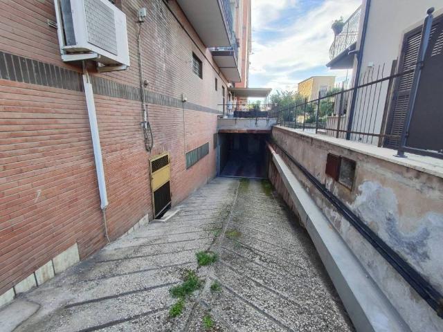 Box in vendita a Guidonia Montecelio, Roma Capitale