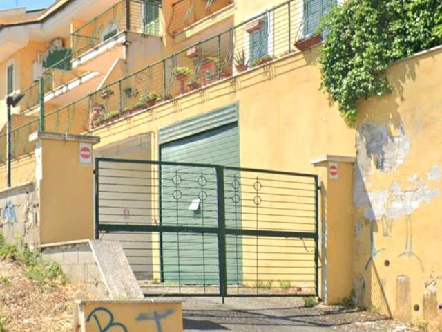 Box in vendita a Guidonia Montecelio, Roma Capitale