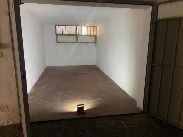 Box in vendita a Nuovo Circondario Imolese, Imola
