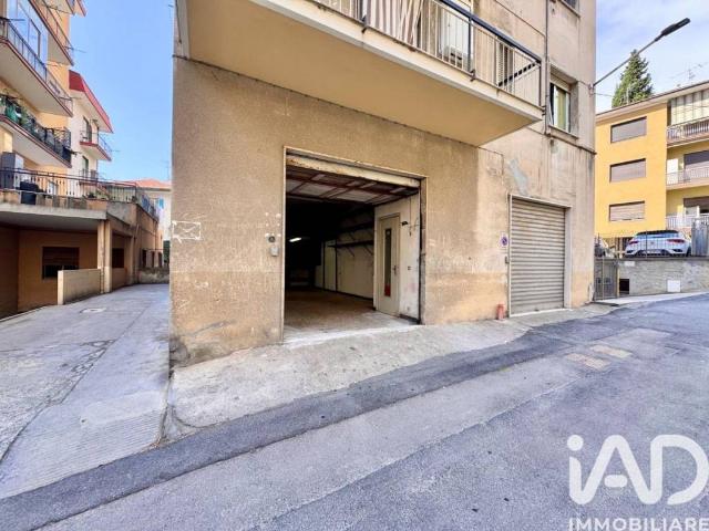 Box in vendita a Imperia, Liguria