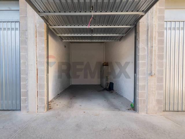 Box in vendita a Marche, Ancona