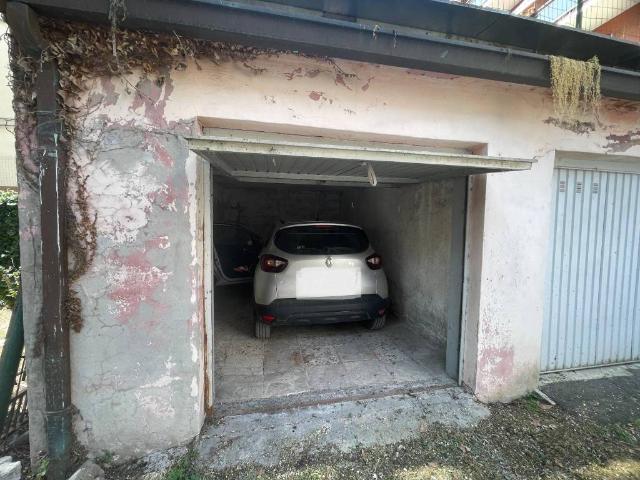 Box in vendita a Marche, Ancona