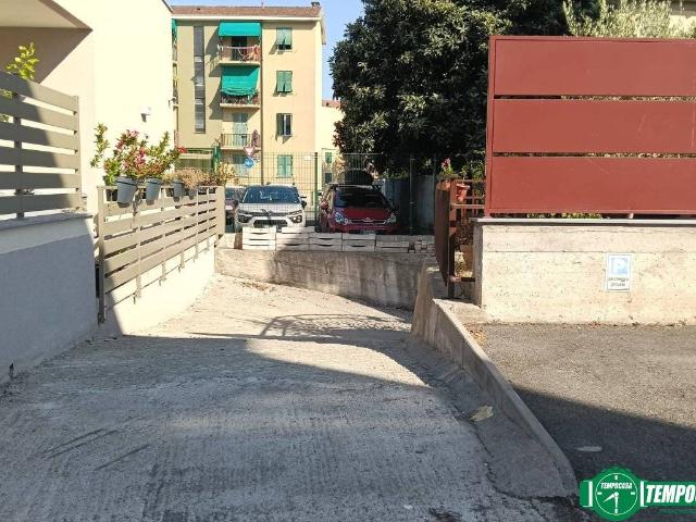 Box in vendita a Montepertico, La Spezia