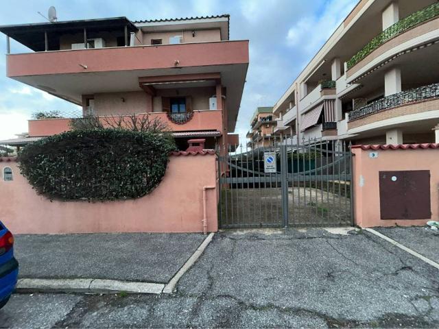Box in vendita a Piane di Vaccina, Roma Capitale