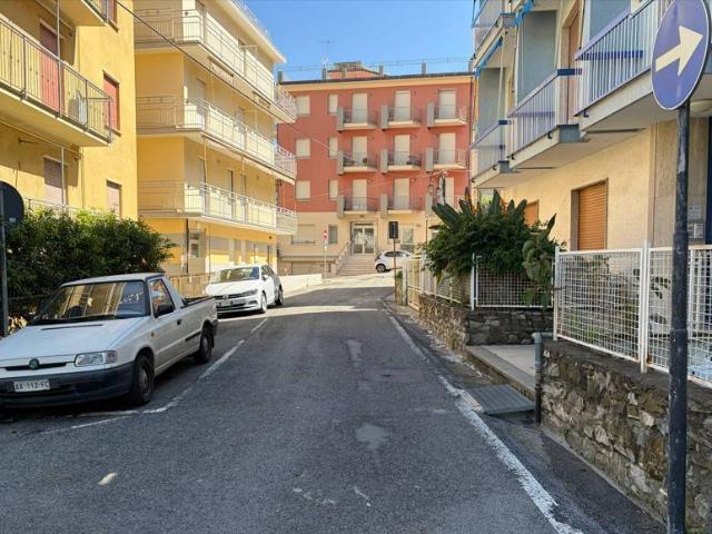 Box in vendita a Laigueglia, Liguria