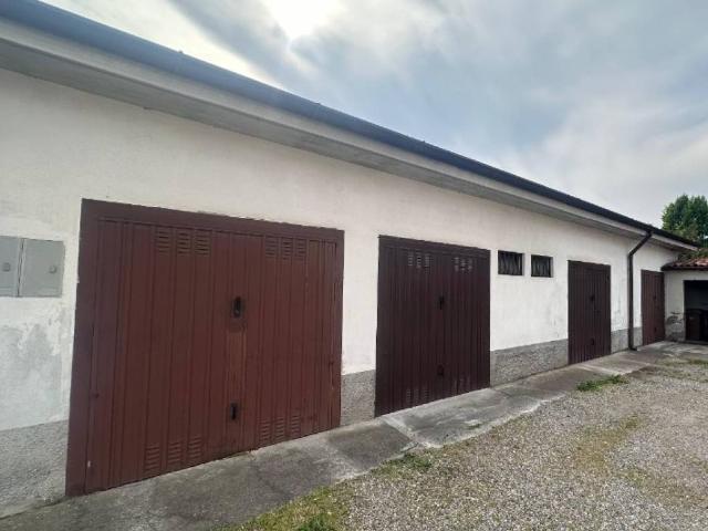 Box in vendita a Lainate, Lombardia