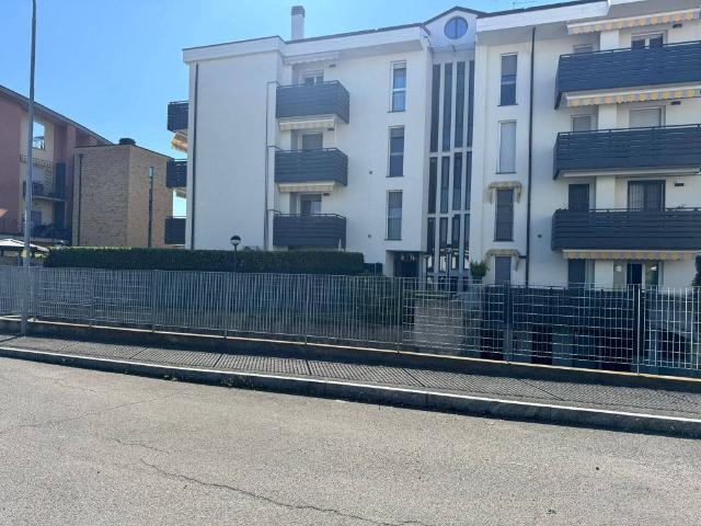 Box in vendita a Lallio, Lombardia