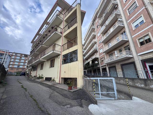 Box in vendita a Calabria, Catanzaro