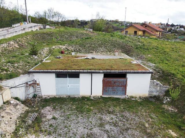 Box in vendita a Colle Capocroce, L'Aquila