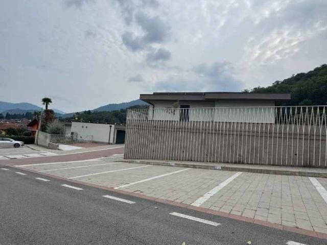 Box in vendita a Villaggio Bensi, Lavena Ponte Tresa