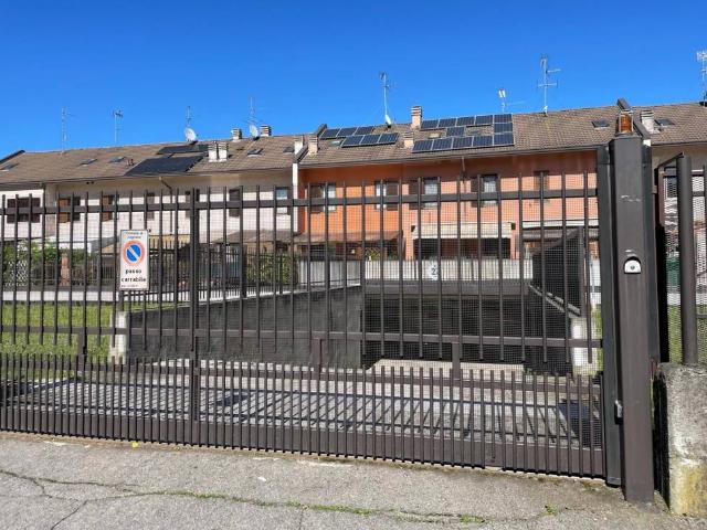 Box in vendita a Oltrestazione, Legnano