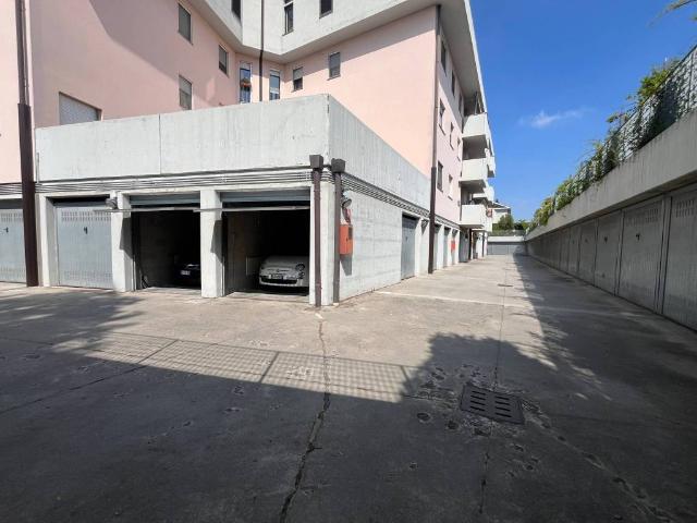 Box in vendita a Oltrestazione, Legnano