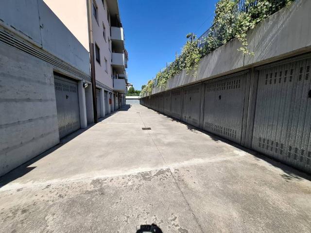 Box in vendita a Oltrestazione, Legnano