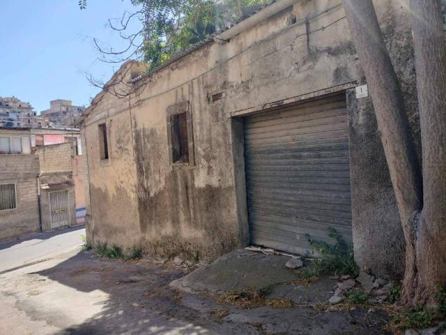 Box in vendita a Lentini, Sicilia