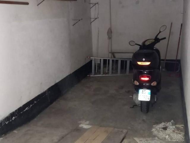 Box in vendita a Carbognano, Lerici