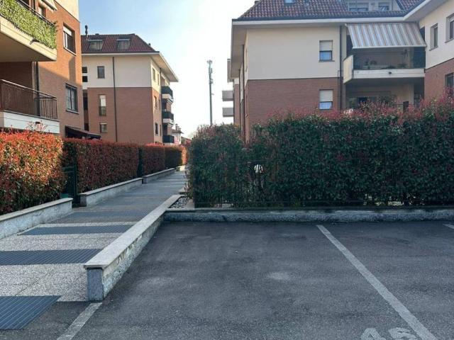 Box in vendita a Limbiate, Lombardia