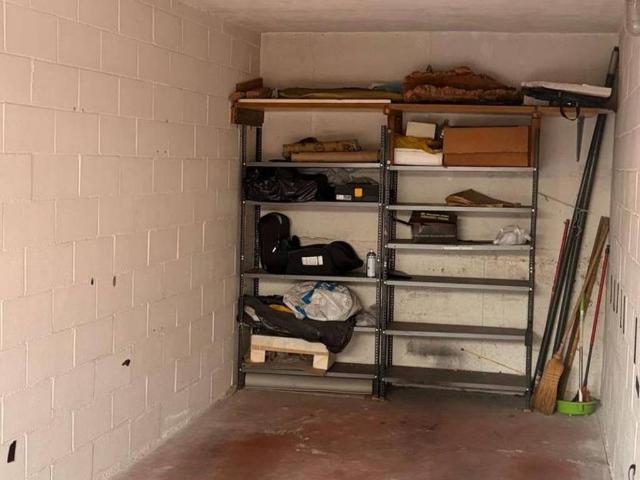 Box in vendita a Limbiate, Lombardia