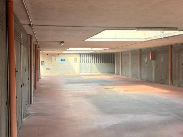 Box in vendita a Limbiate, Lombardia