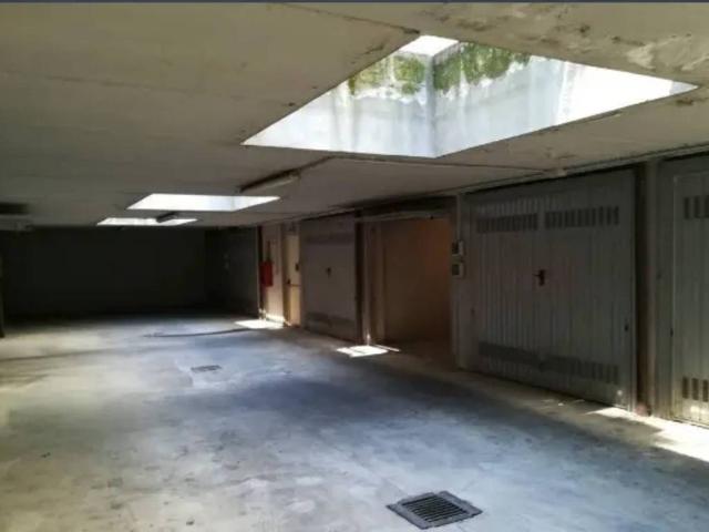 Box in vendita a Limbiate, Lombardia