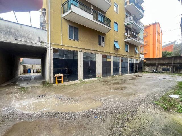 Box in vendita a Limbiate, Lombardia