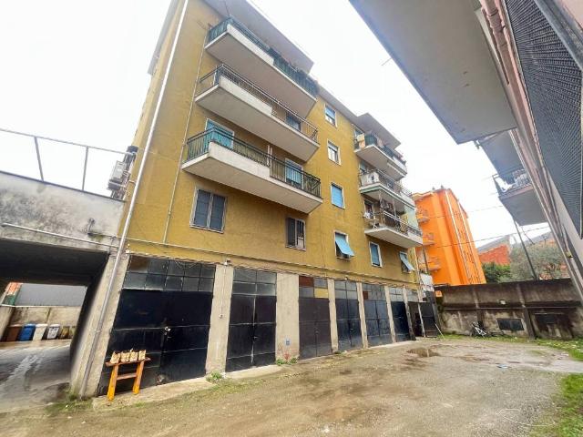 Box in vendita a Limbiate, Lombardia