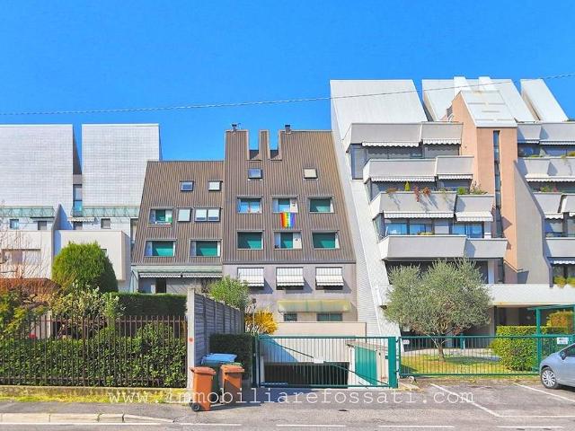 Box in vendita a Bareggia, Lissone