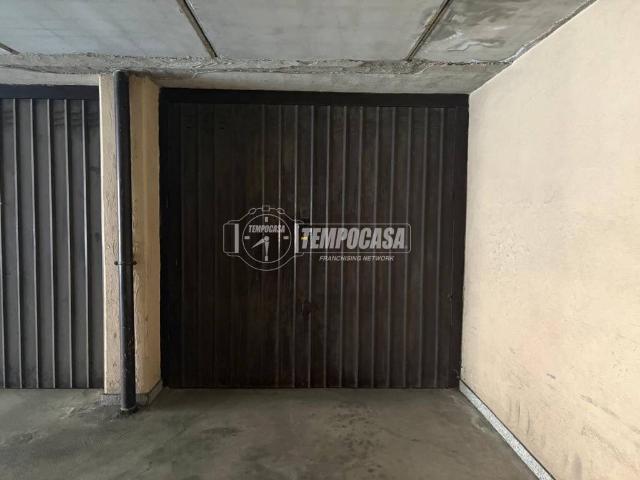 Box in vendita a Bareggia, Lissone