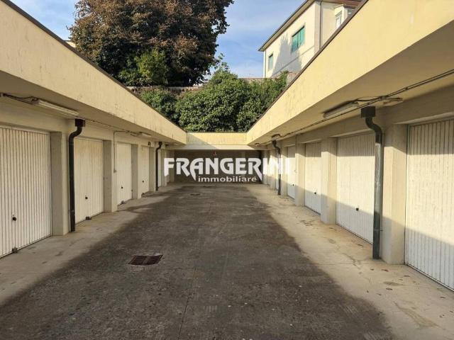 Box in vendita a Livorno