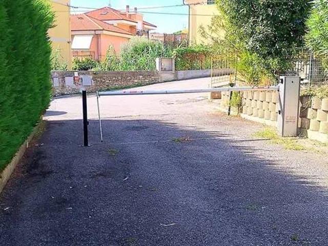 Box in vendita a Borgo Castello, Loano