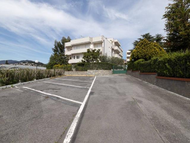 Box in vendita a Loano, Liguria