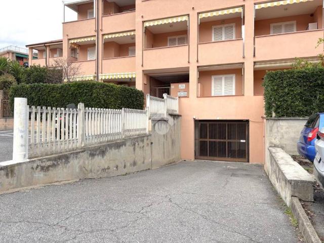 Box in vendita a Loano, Liguria