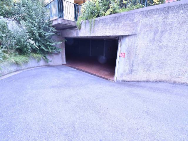 Box in vendita a Loano, Liguria