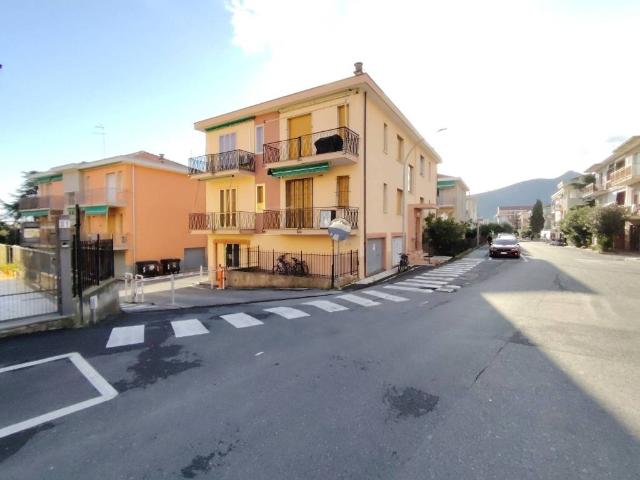 Box in vendita a Loano, Liguria