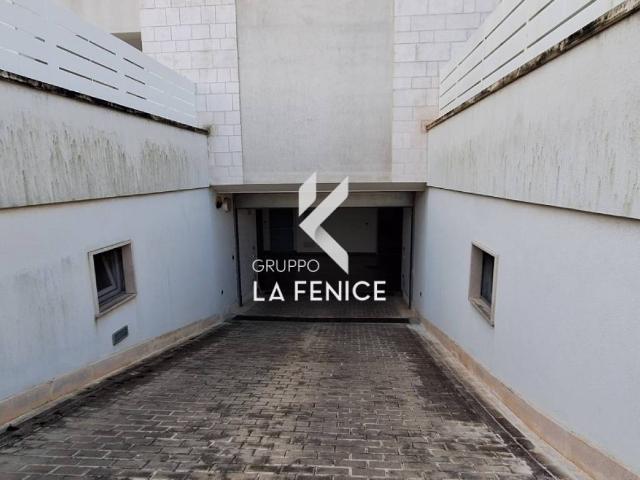 Box in vendita a Puglia, Bari
