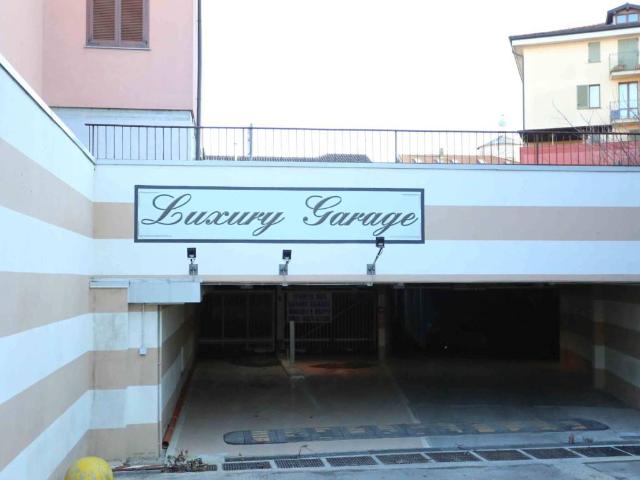 Box in vendita a Revellino, Lodi