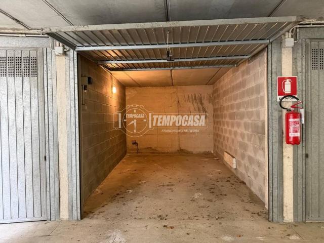 Box in vendita a Lomagna, Lombardia